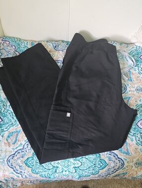 Figs Black Straight-Leg Scrub Pants Size  M /S Two Back Pockets And Side Pocket